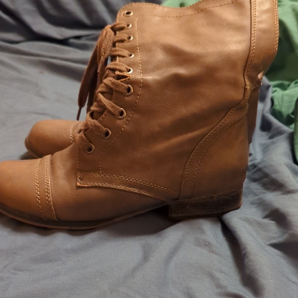 Breckelles Tan Lace-Up Combat Boots